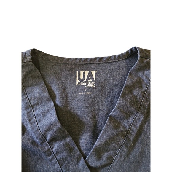 UA Butter-Soft Unisex 6 Pocket V-Neck Scrub Top Sz Small - Picture 3 of 9